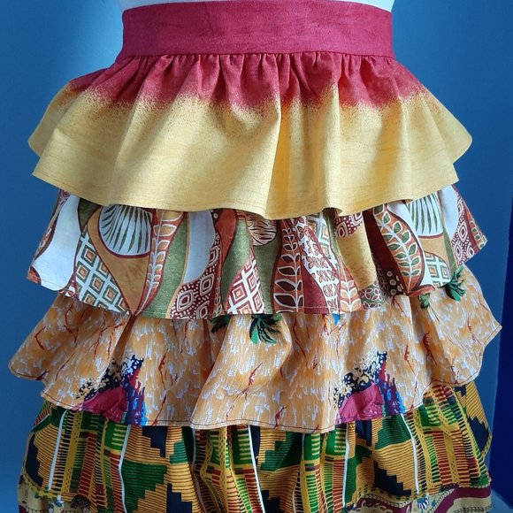 Flirty - Artsy Entertaining Apron / Ruffles / Size L - Picture 2 of 8